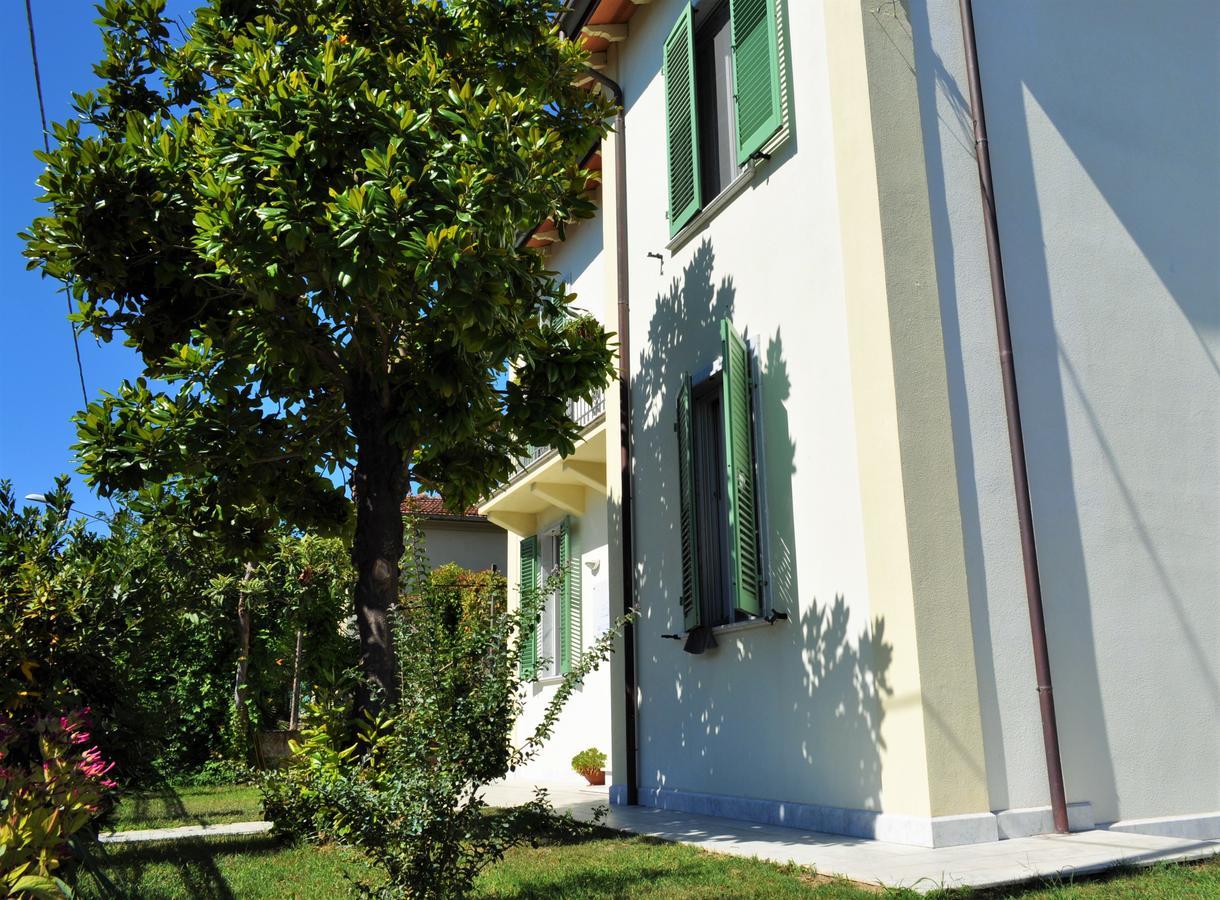 B&B Giu Le Stelle Marina di Massa Exteriör bild